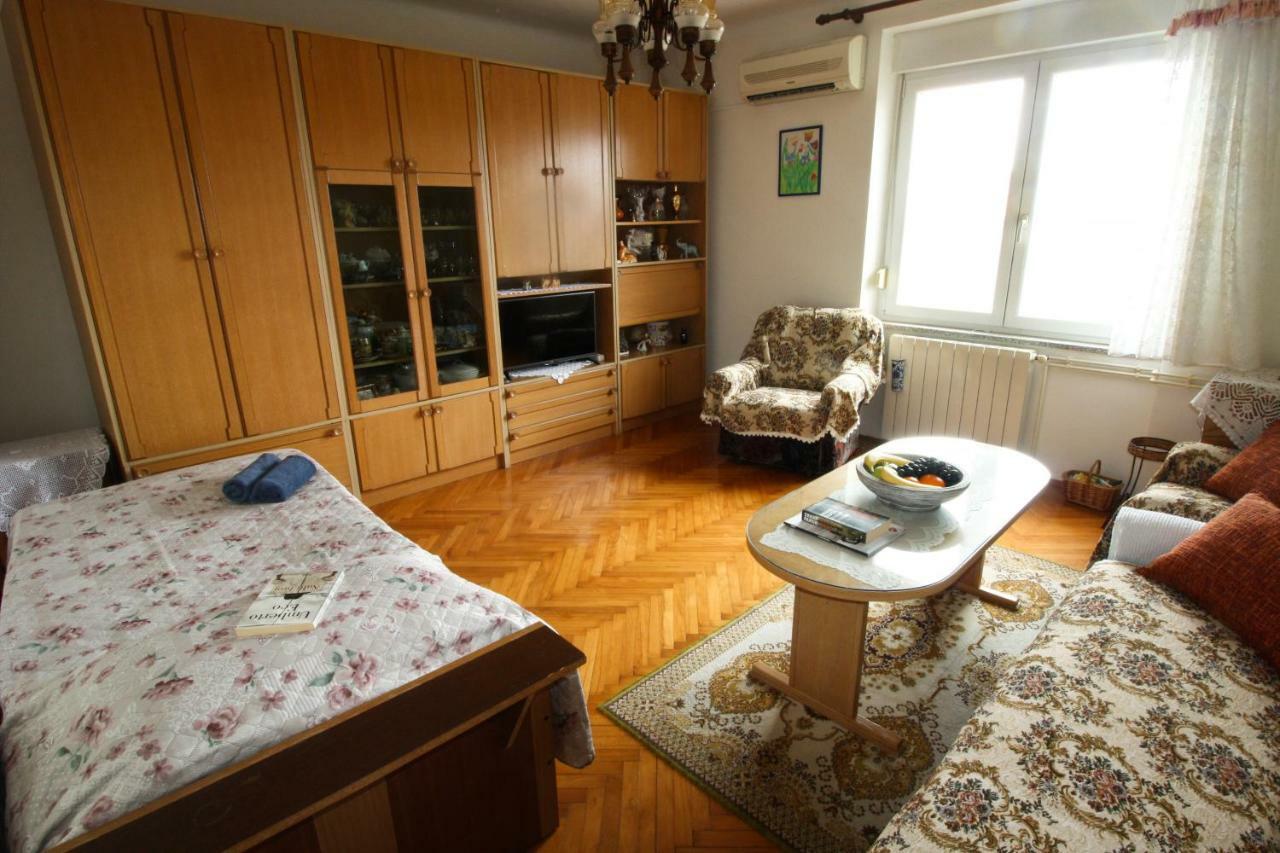 Apartment Persich بولا المظهر الخارجي الصورة